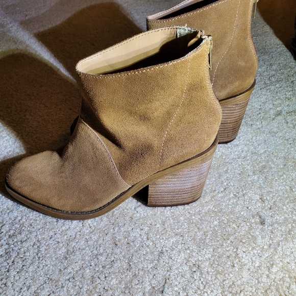 Steve Madden/ Suede Leather Booties - Picture 3 of 6